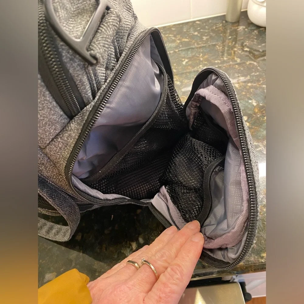 Ju-Ju-Be lightweight gray pump bag, bag fits most standard pumps.